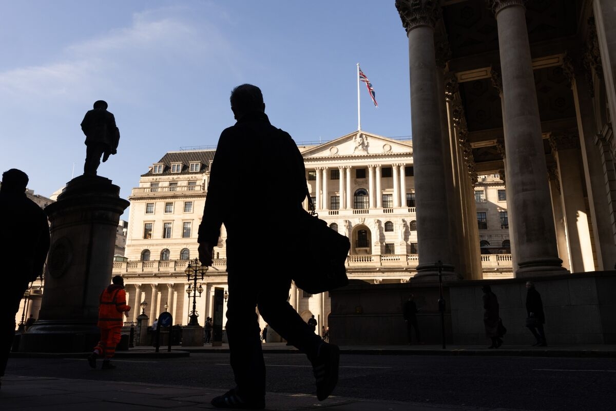 Traders Pare Bets on BOE Cuts, Pound Climbs After UK Inflation