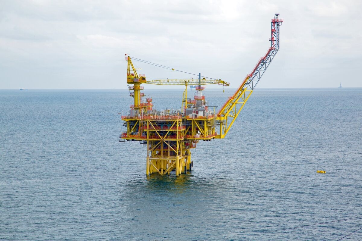 Malaysia's Oil Giant Petronas Looks Abroad to Help Cut Production Costs