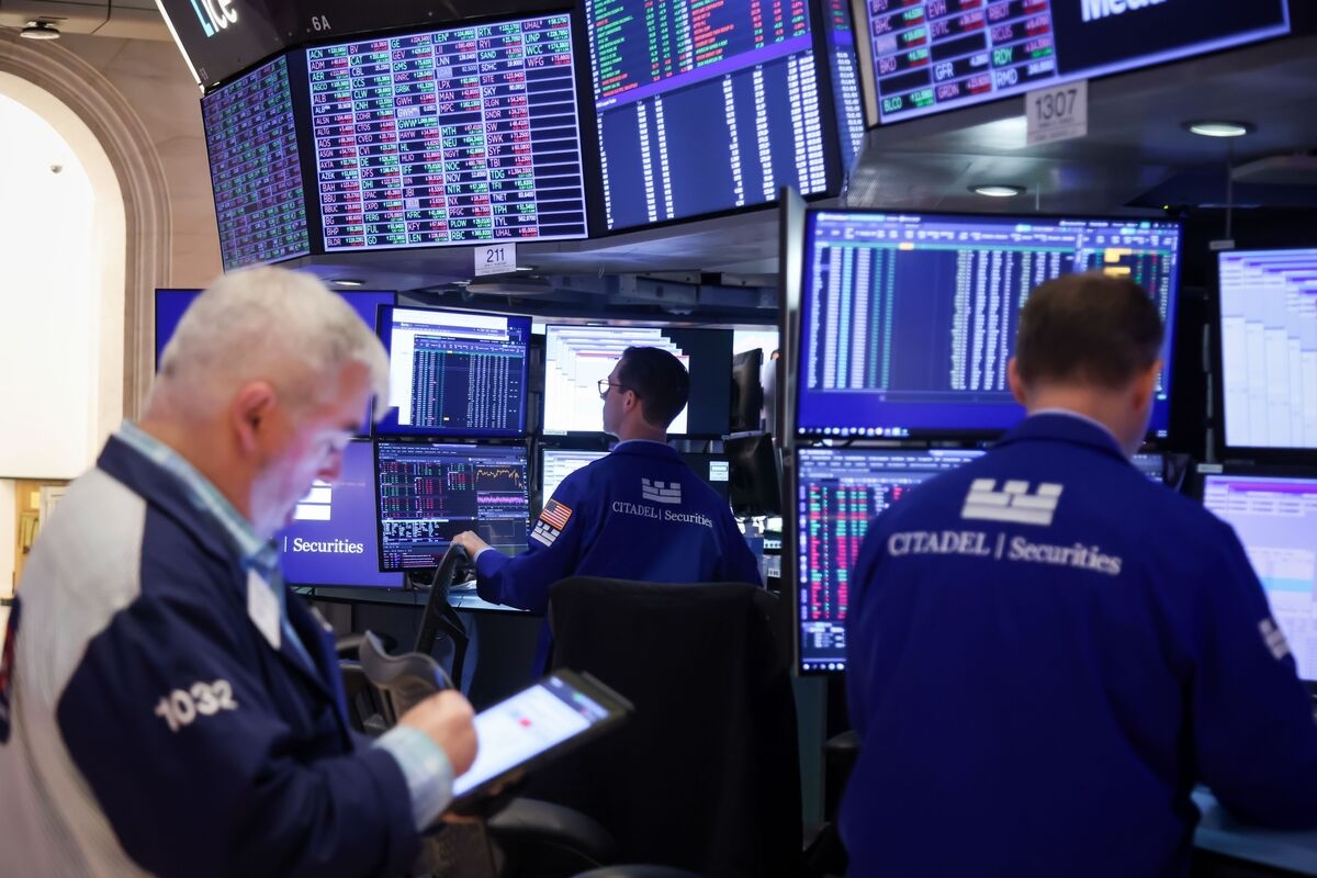 Analysts' Bullish Reviews Mask Weak Conviction in US Stock Rally
