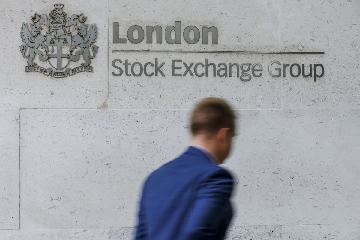 FTSE 100 Live: UK Stocks Poised to Drop for a Fourth Day