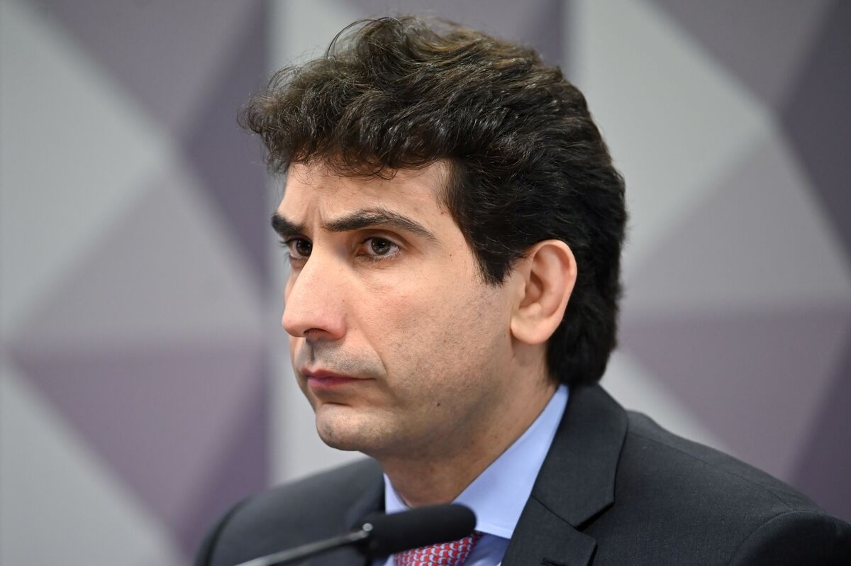 Galipolo Vow on Higher-for-Longer Brazilian Rates Boosts Bets on Cycle's End