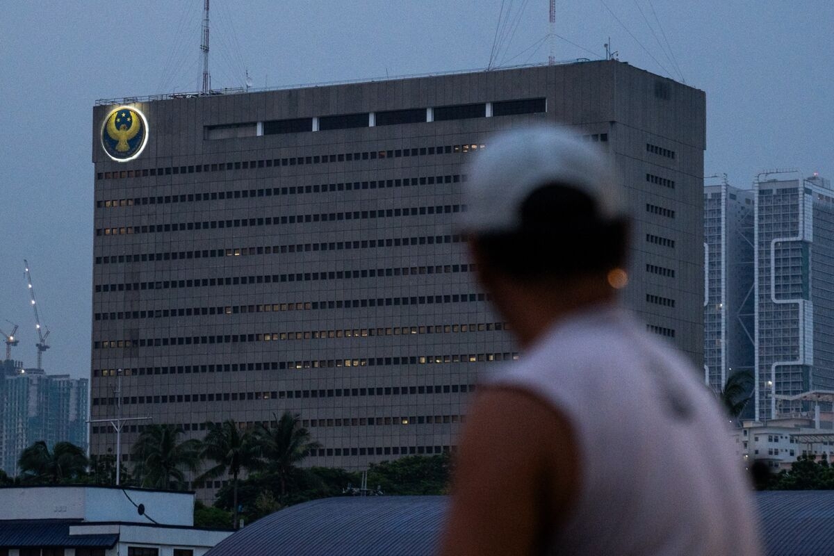 Philippines May Cut US Treasury Holdings After Moody's Move