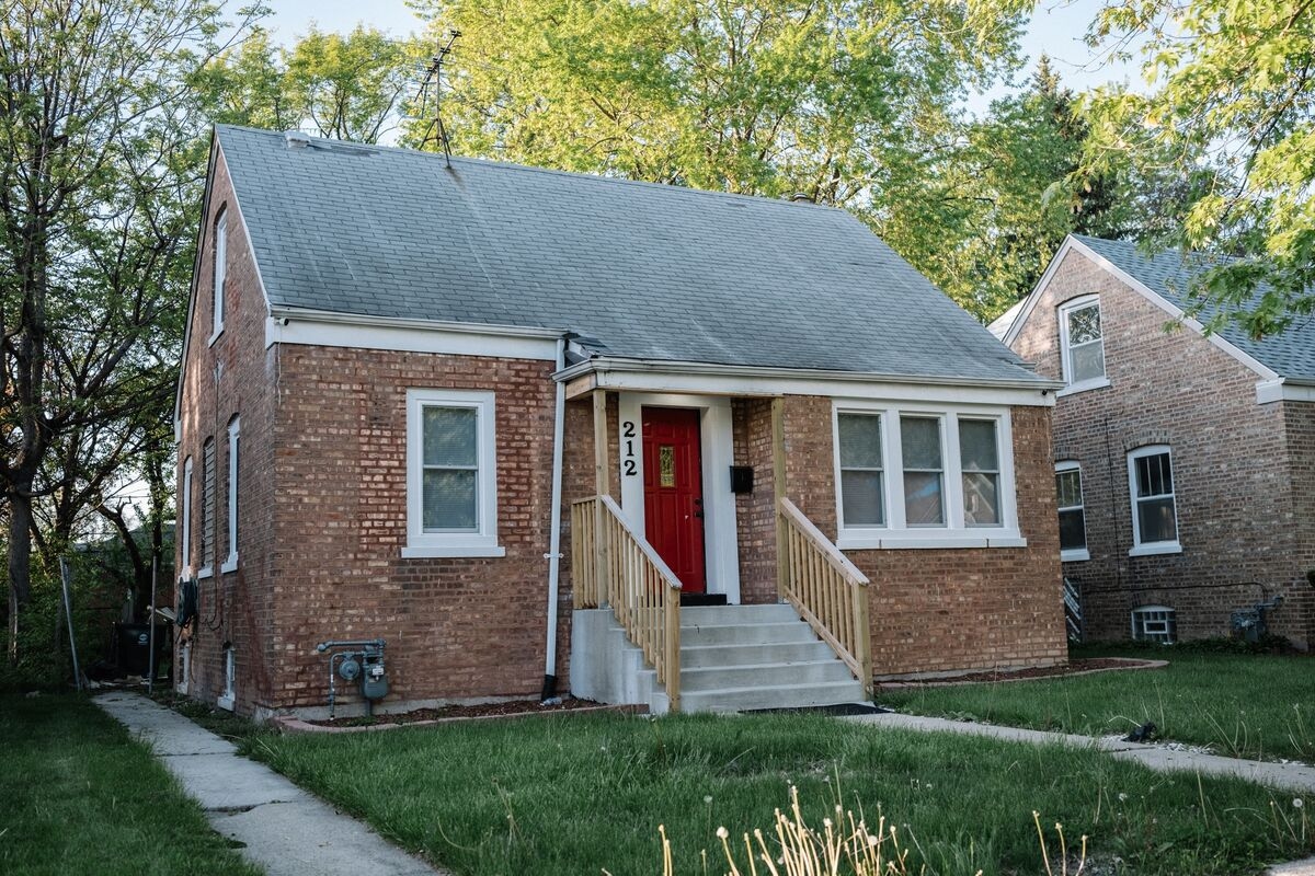 Pope Leo's Former Home Sells to Chicago Suburb at Premium
