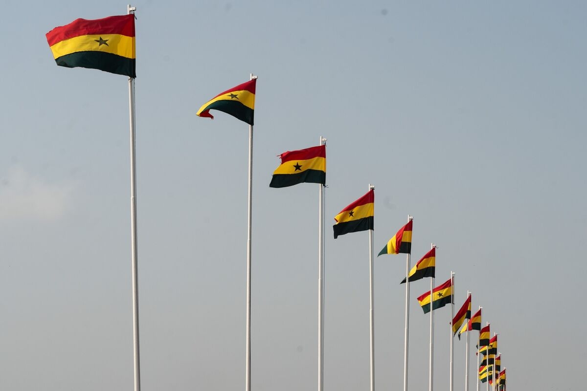 Ghana's Debt Burden Seen Falling Sharply on Economic Expansion