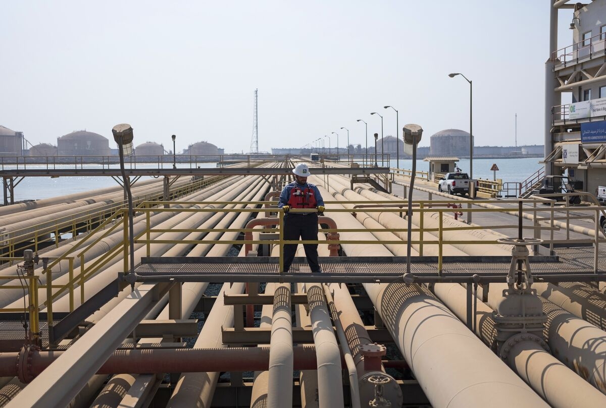 Saudi Oil Export Revenue Slumps to Lowest in Almost Four Years