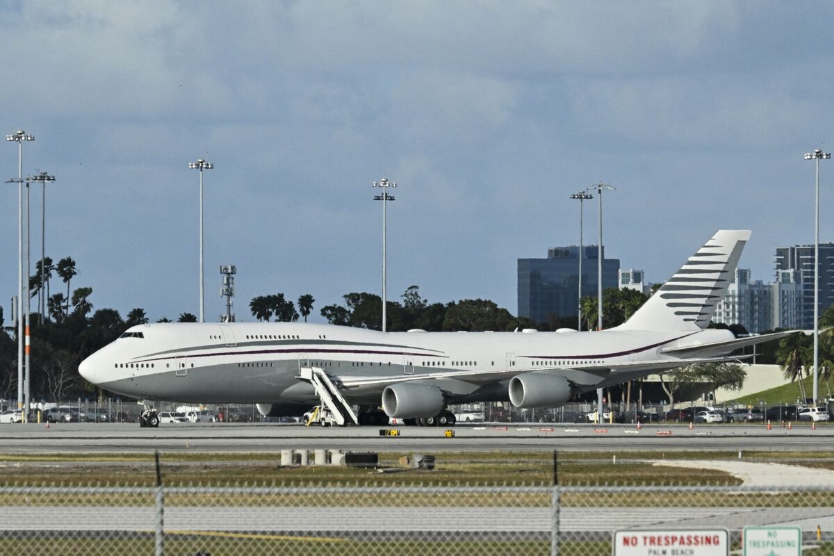 Qatar PM Defends Plane Gift to Trump, Calling It a ‘Normal' Transaction