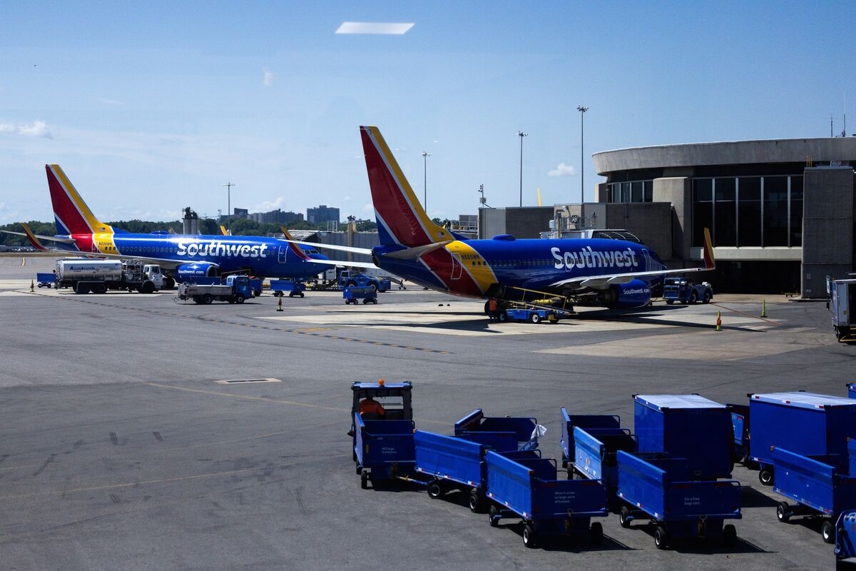 Southwest Clusters Flights in Pursuit of Rivals' Fuller Planes