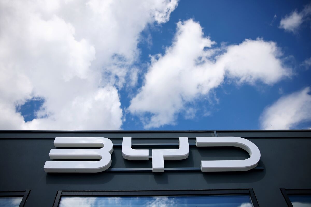 BYD's Shenzhen Share Split Could Boost Stock After Retreat