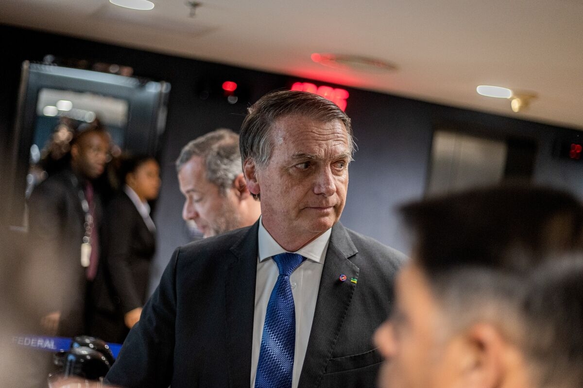 Bolsonaro Is Ordered to Wear Ankle Monitor, Brazil Press Says