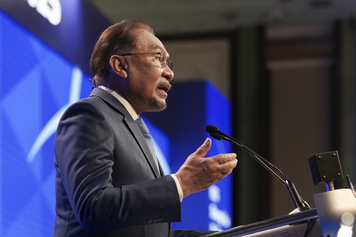 Malaysia Court Rejects Anwar's Bid to Pause Sex Assault Suit