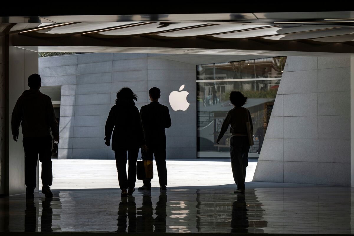 Apple Rally Has Stock on Verge of Overcoming Technical Roadblock