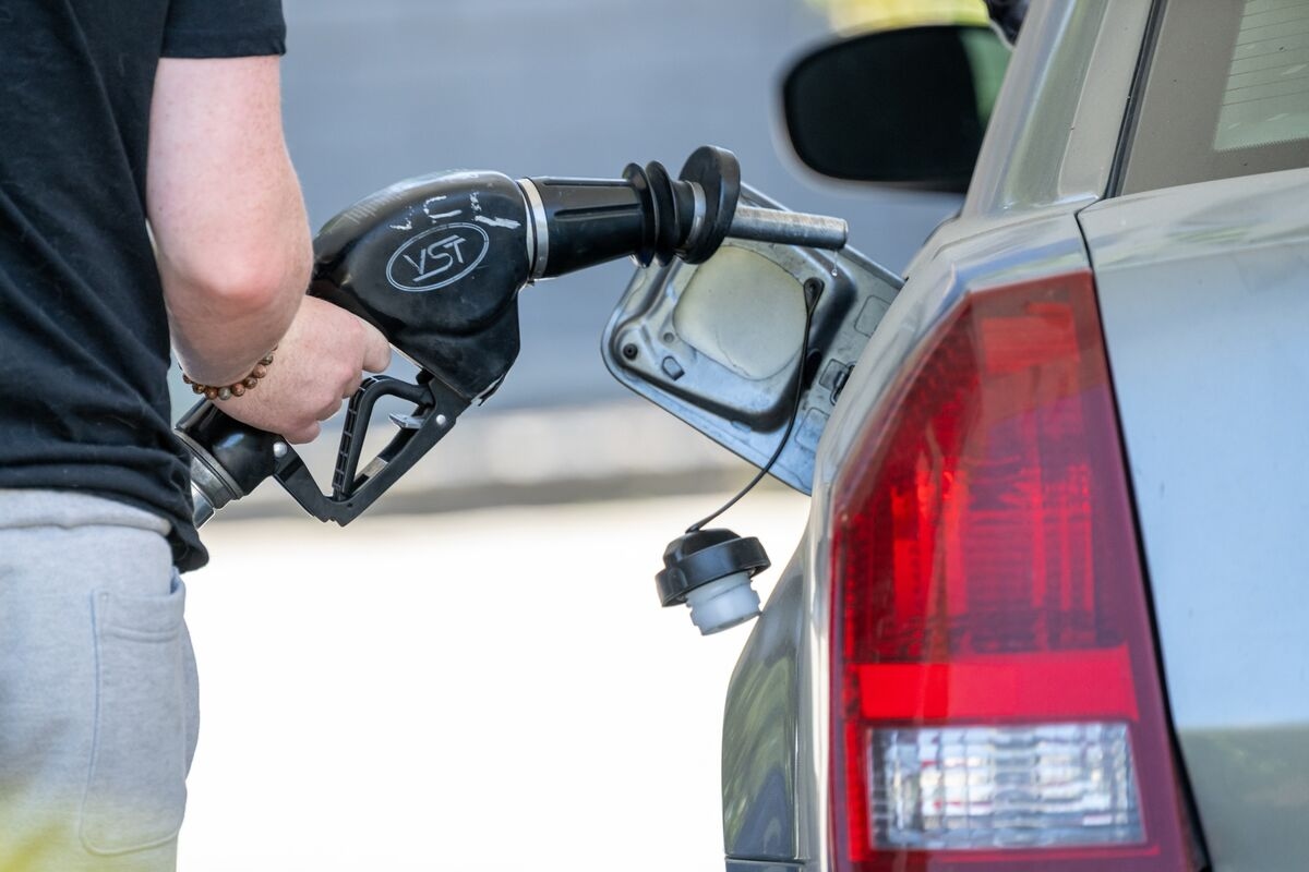 Oil Steadies After Drop as Traders Weigh Trump's Tariff Threat