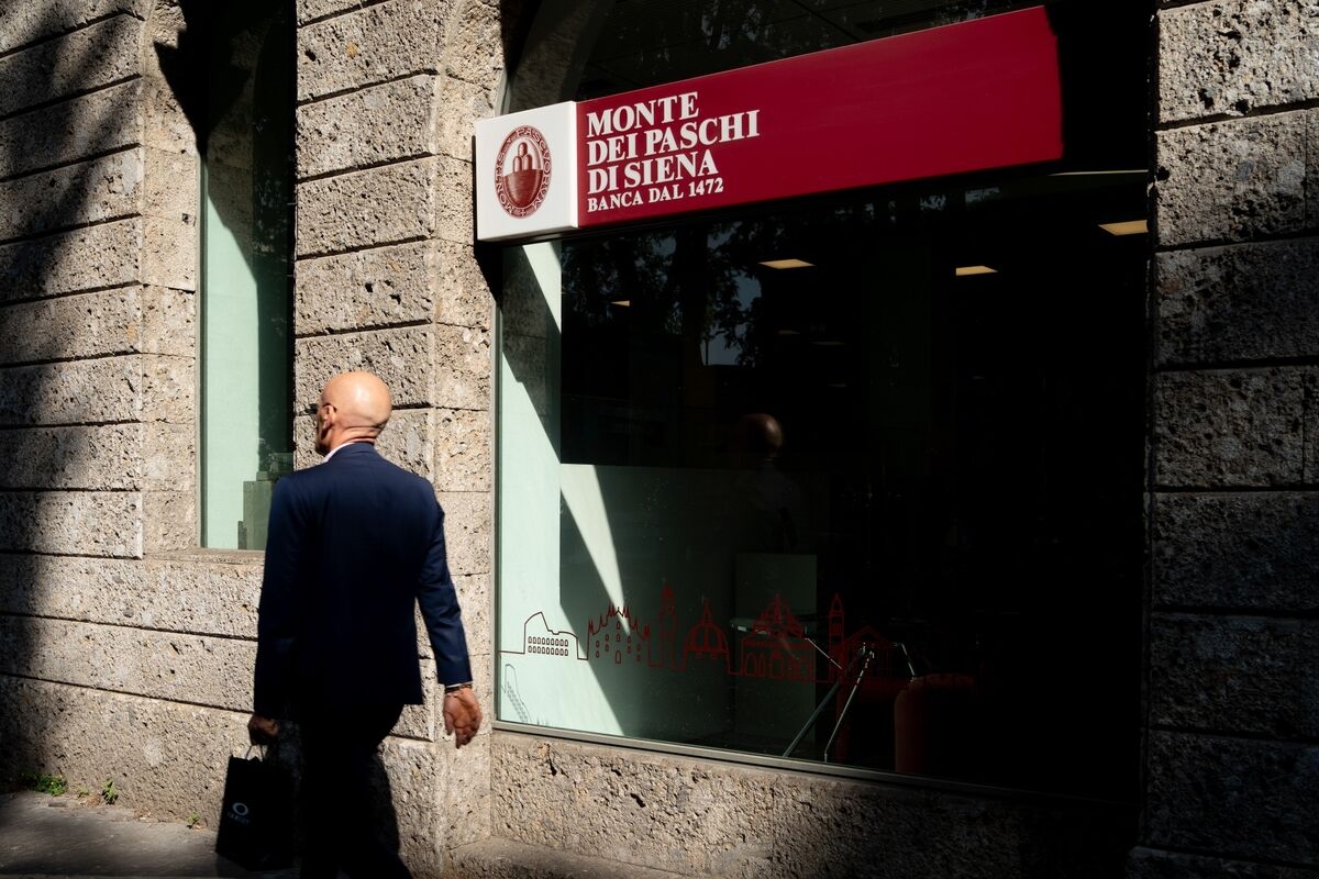 Monte Paschi, Mediobanca Profits Beat as Investors Eye Deals