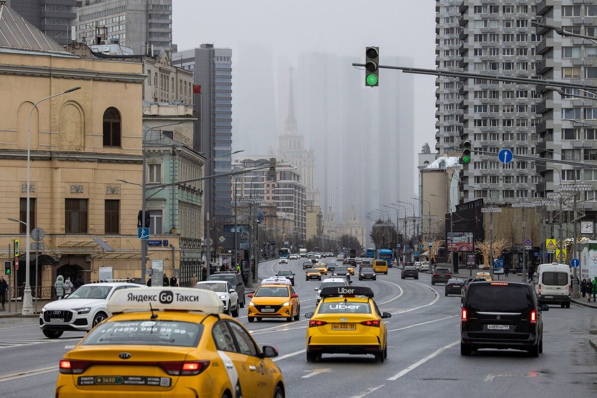 Russia Set to Sidestep Recession for Now, Even as Growth Fades