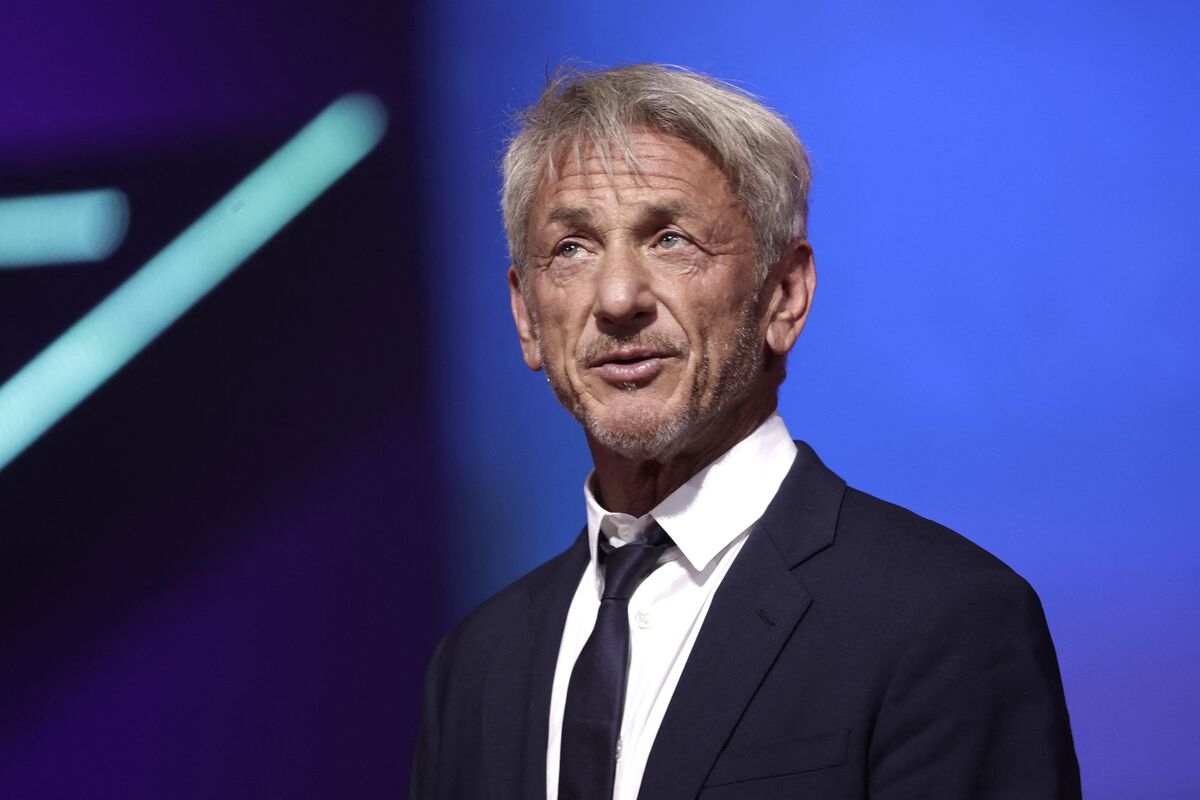 Case Claiming Sean Penn Illegally Threatened His Non-Profit's Staff Dropped by Trump Labor Board