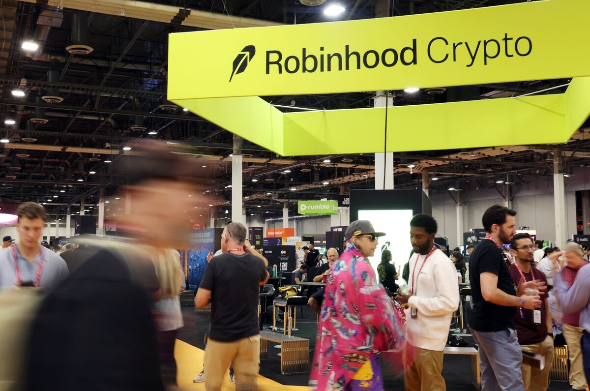 Robinhood Shares Ride Crypto Boom Back to Record Highs