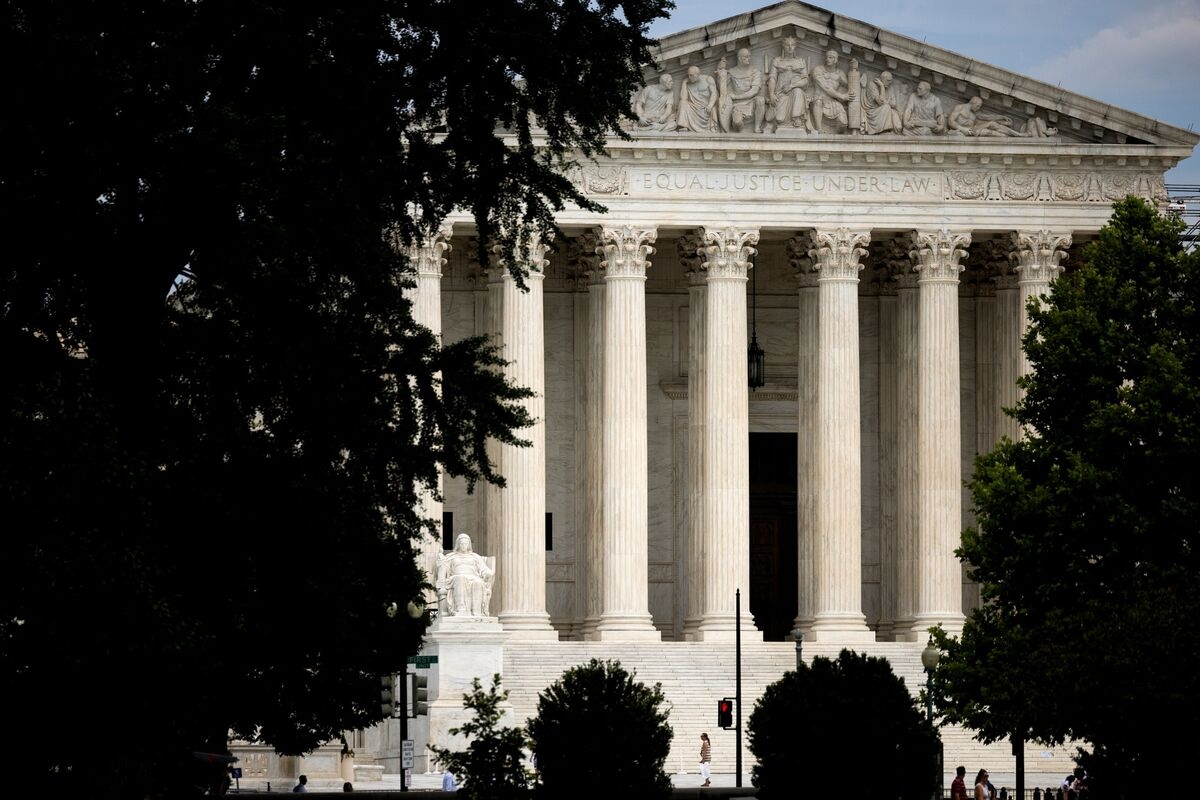 Trump's DHS Asks Supreme Court to Intervene on Deportations