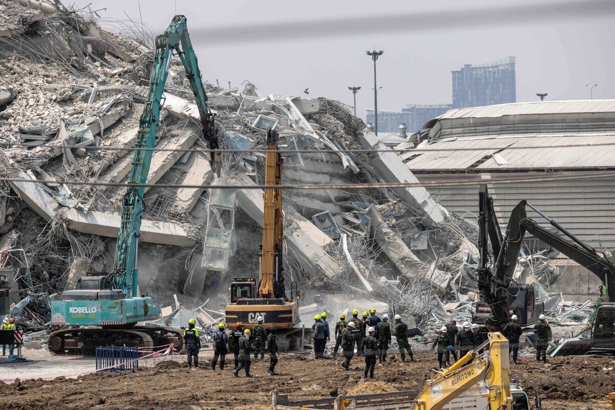 Thailand Reassures Investors Before Trading Resumes After Quake