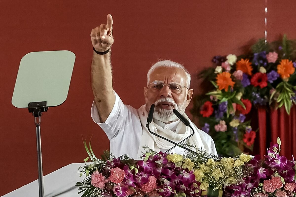 Modi Defiant as Trump Steps Up Pressure on India's Russian Oil Purchases