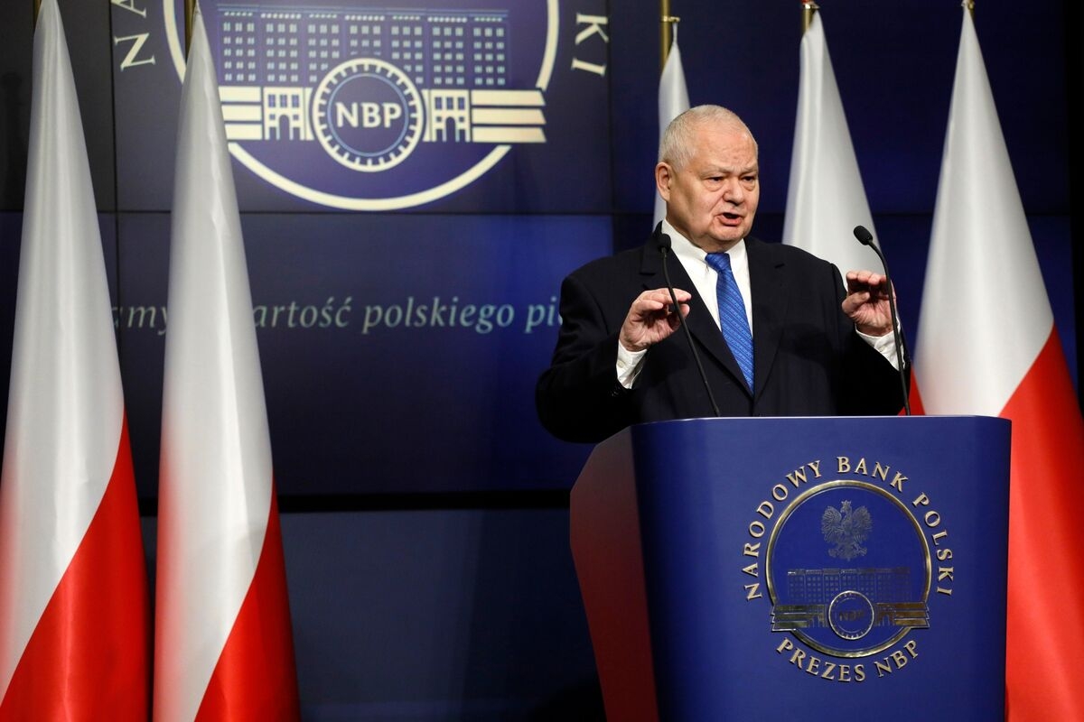 Poland's Glapinski Keeps Hawkish Outlook, Unswayed by Soft Data
