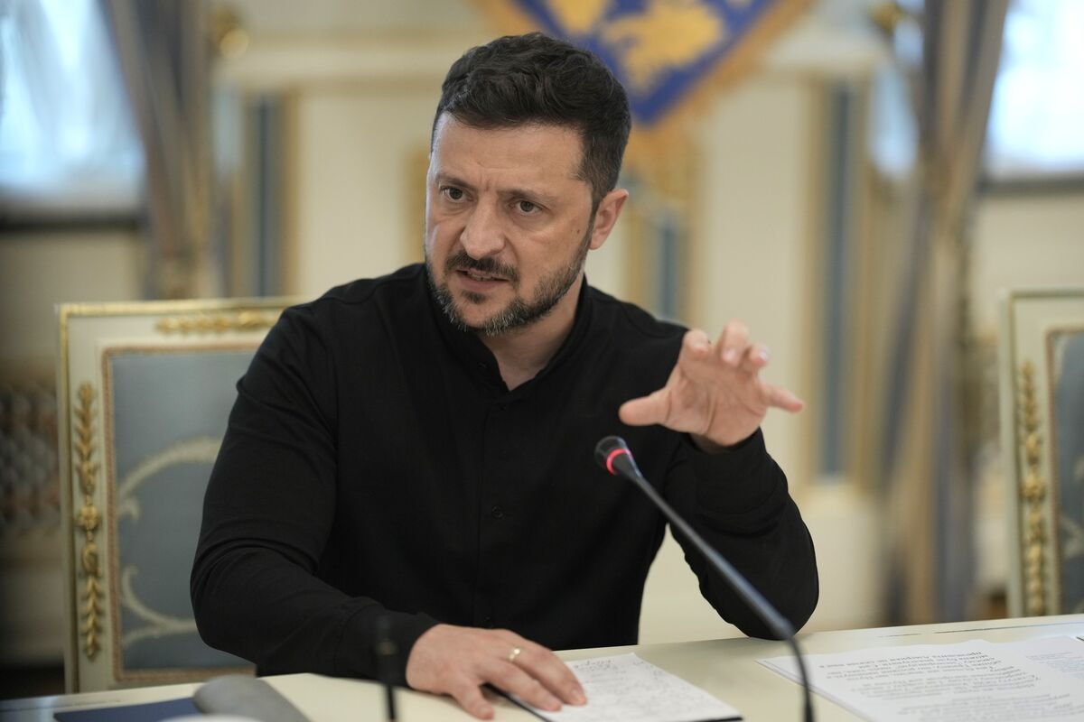 Zelenskiy Says Ukraine Won't Withdraw Troops From Donbas