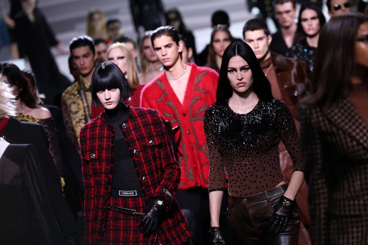 Prada Works With Advisers to Evaluate Versace for Possible Bid