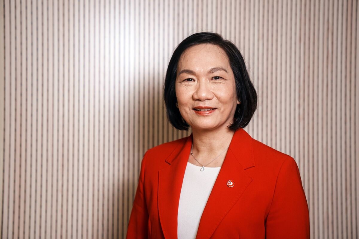 OCBC's Profit Beats Estimates as CEO Wong Keeps 2025 Targets