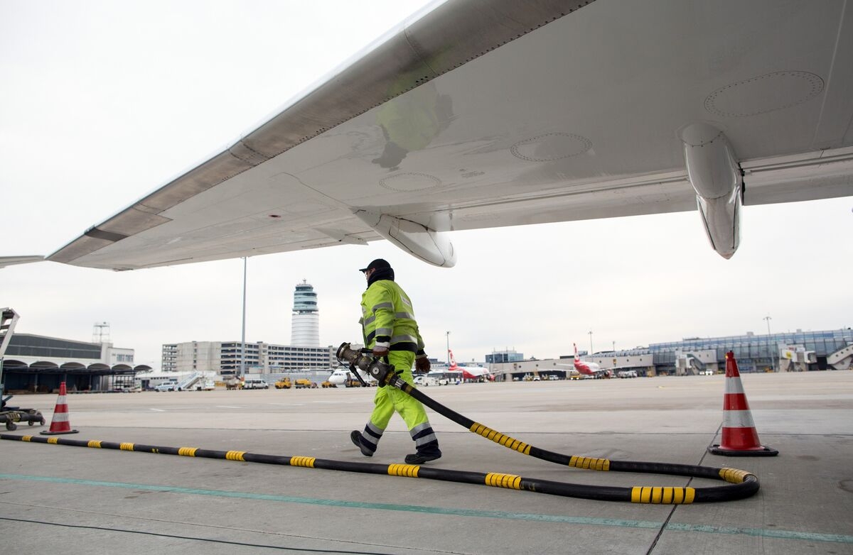 Europe's Skies Busier Than Before Covid in Boon for Fuel Demand