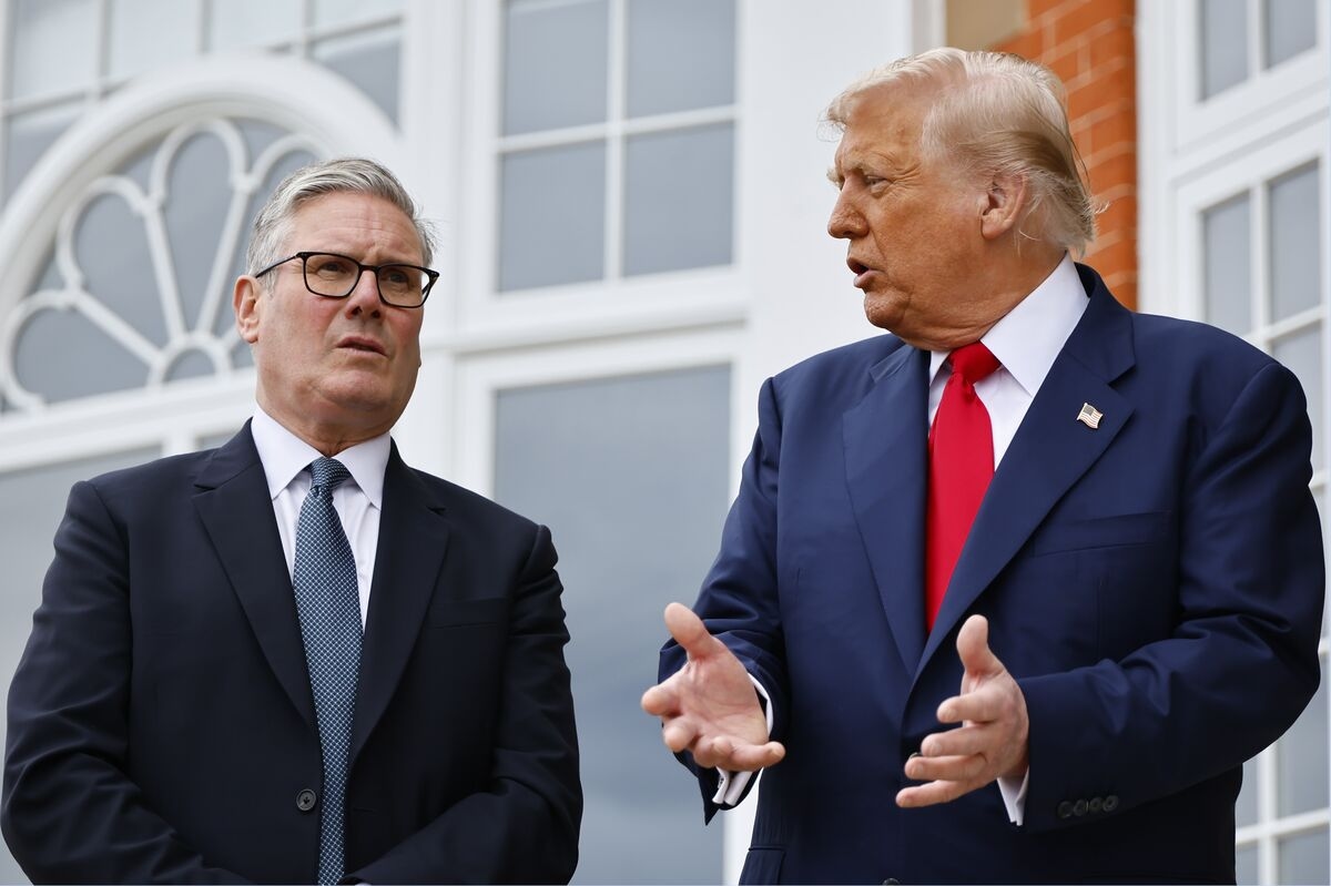 Trump Tells UK's Starmer to Cut Taxes, Migration to Beat Farage