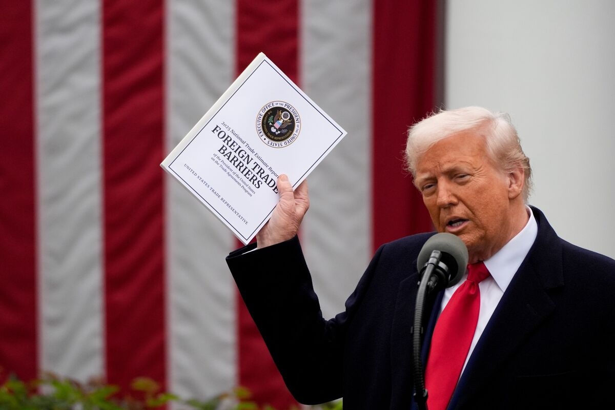 Trump Sued Over Tariffs by Small US Firm Claiming ‘Severe' Harm