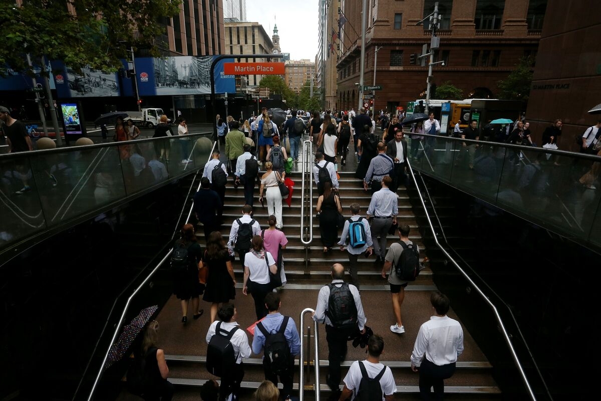 Australia's Surprising Job Losses Bolster Case for Rate Cuts