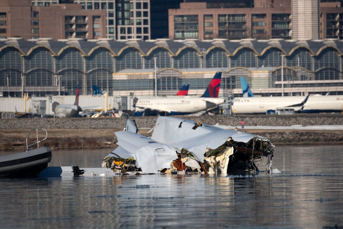 Army Helicopter's Altitude Seen as Factor in Probe of DC Crash