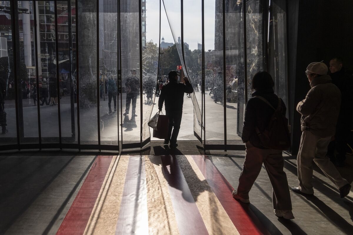 China's Services Activity Disappoints in Another Blow to Economy