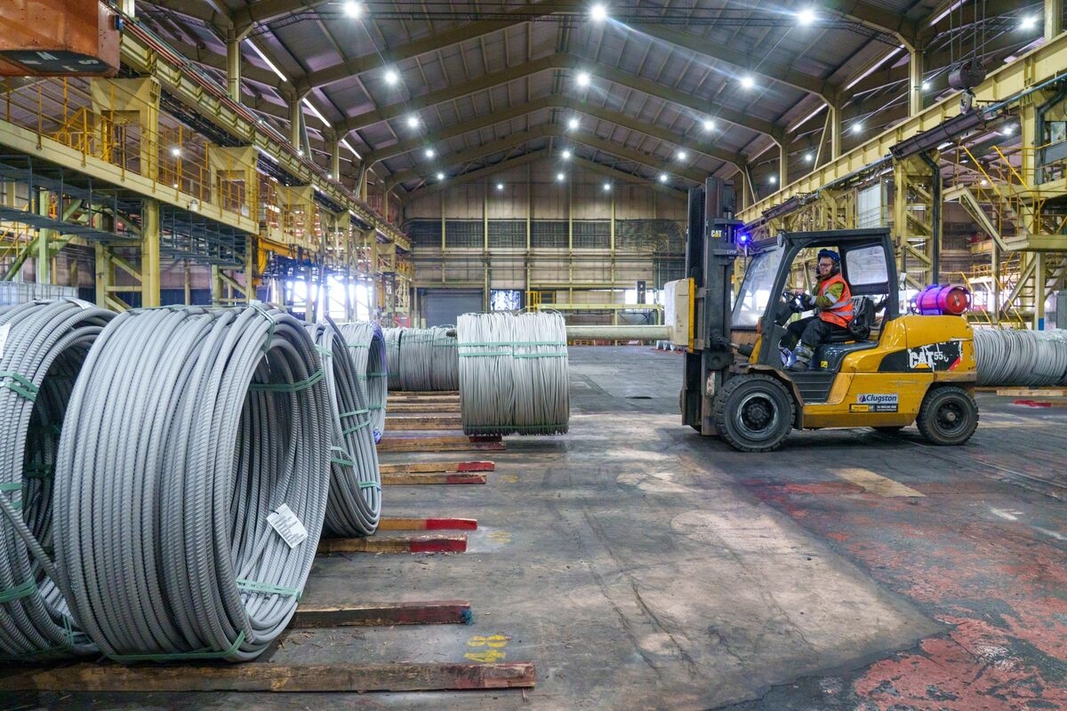 Starmer Downplays Prospect of Steel Tariff Deal With Trump in UK