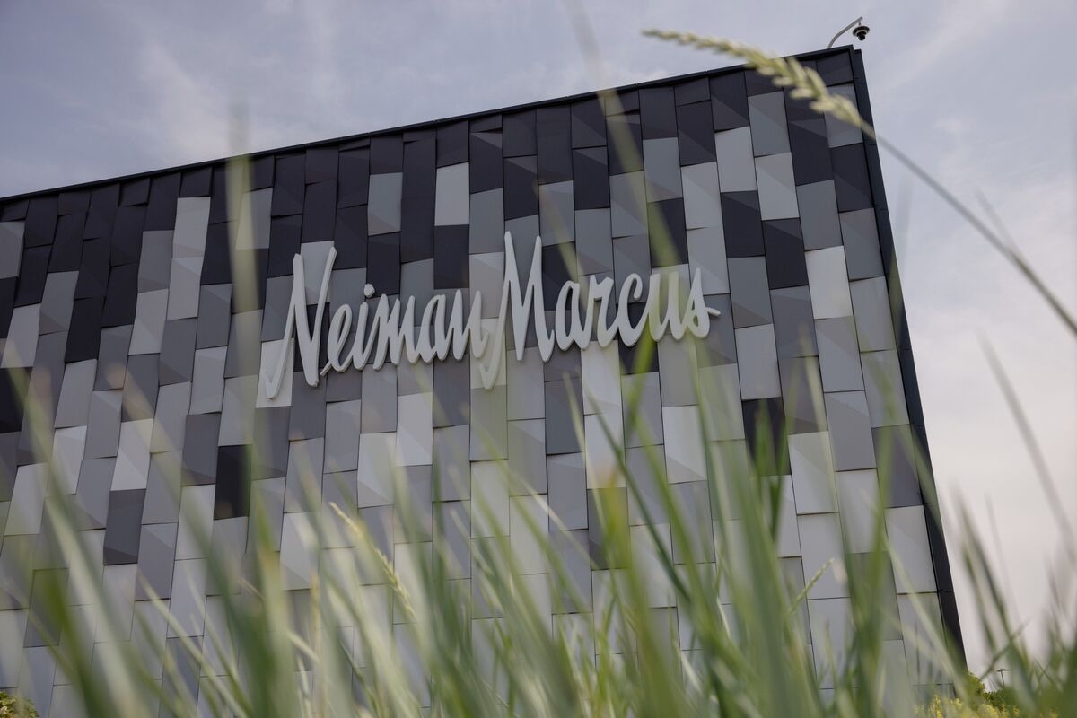 Pimco Hires Advisers for Loan Tied to Saks-Neiman Marcus Deal