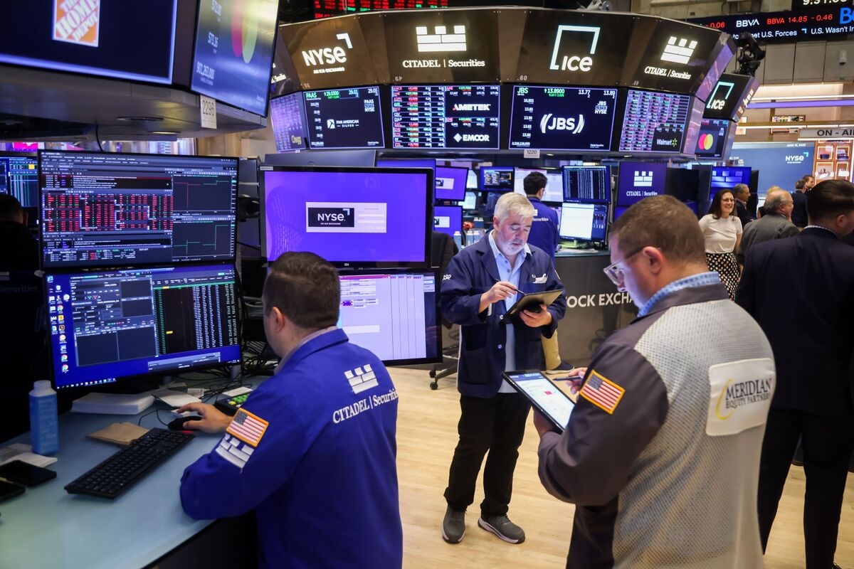 US Stocks Rise as Investors Await Federal Reserve Rate Decision