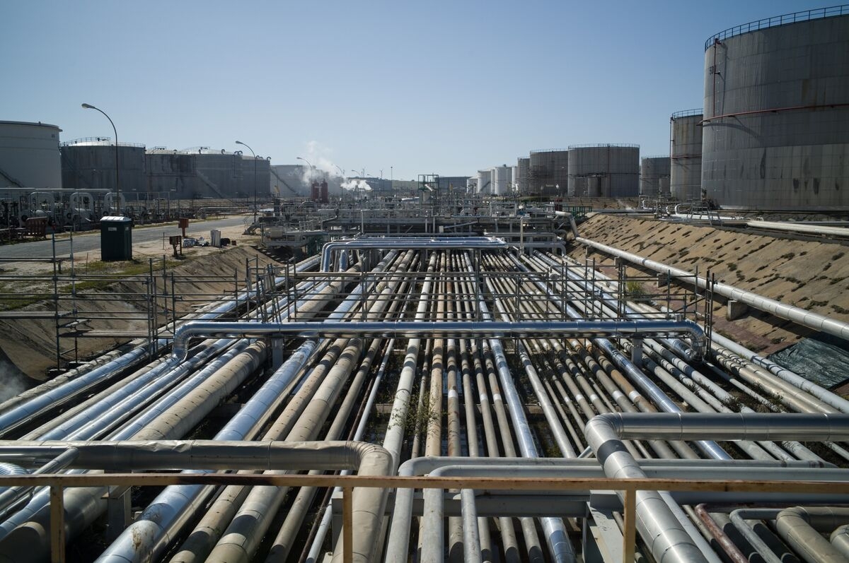 Oil Investments to Fall 6% on Lower Demand and Prices, IEA Says