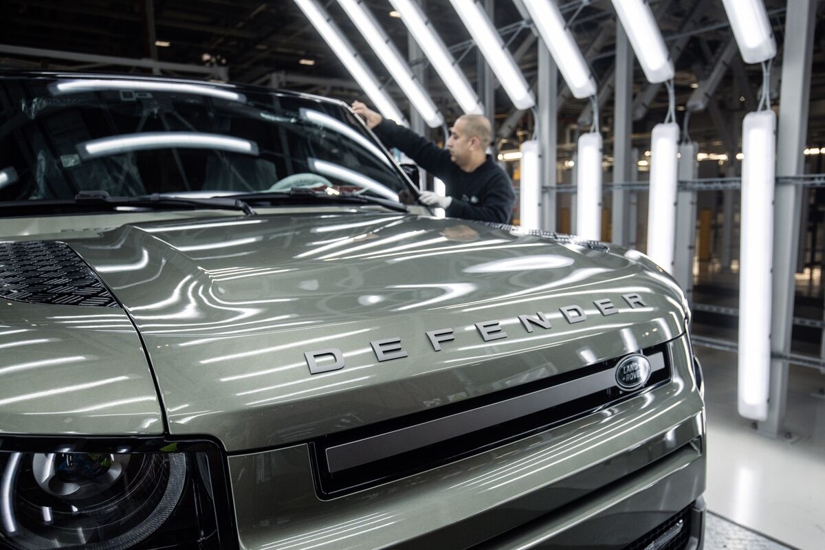 Jaguar Land Rover Seeks $500 Million Offshore Loan