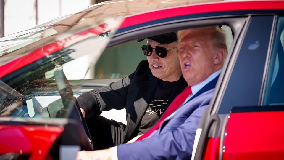 Musk, Trump Feud Doesn't Change Bullish Tesla View: Dan Ives
