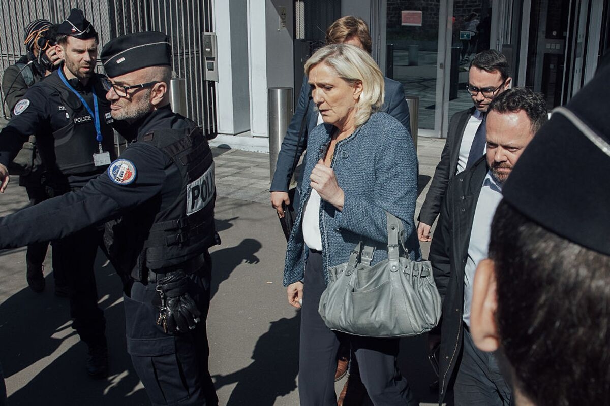 Le Pen's MAGA-Style Martyrdom Is New Risk in France