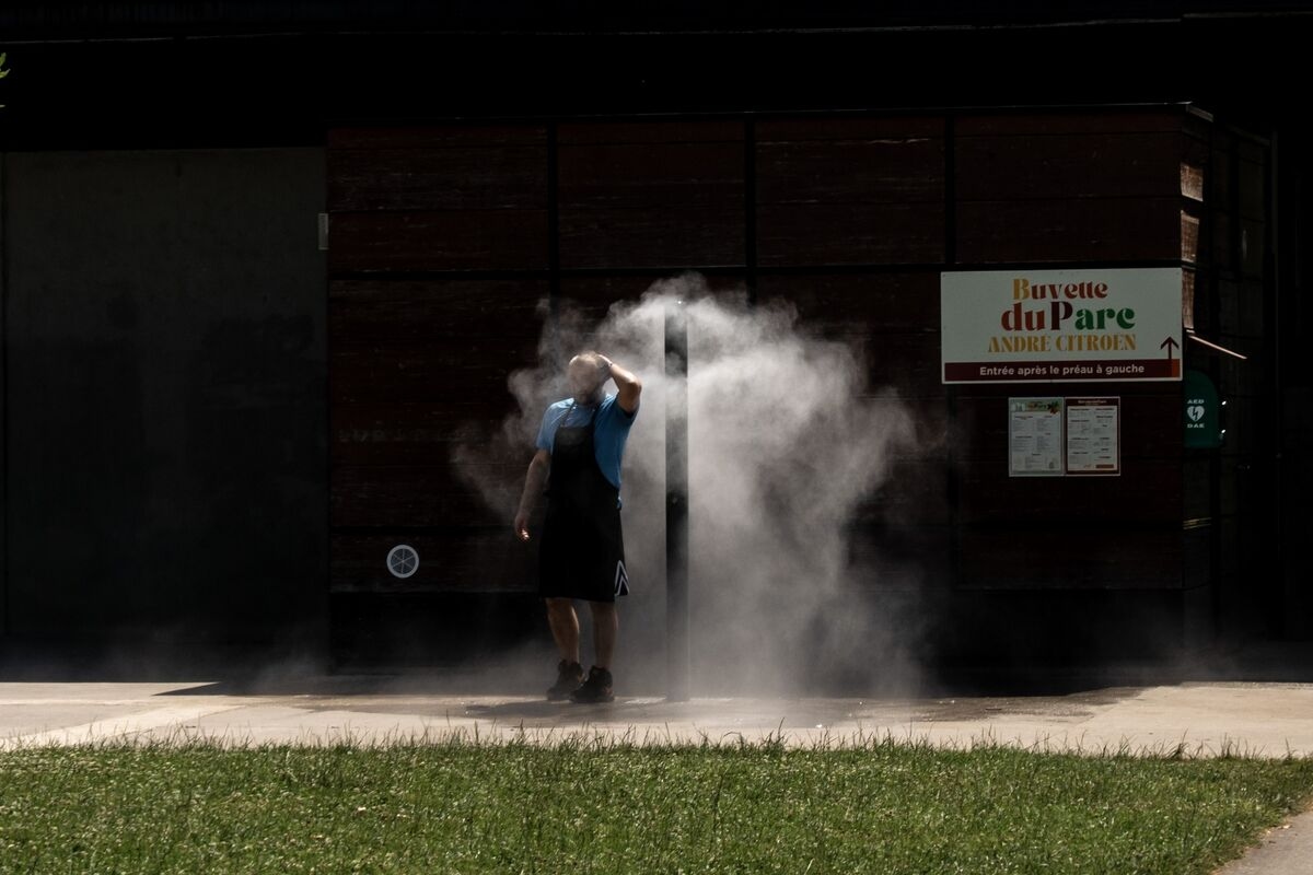 The Awkward Politics of a Blistering Summer