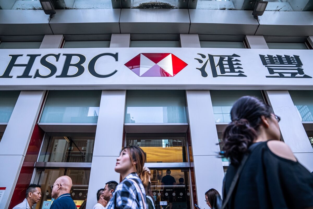 HSBC, Standard Chartered Tested by Geopolitical Woes as Valuations Climb