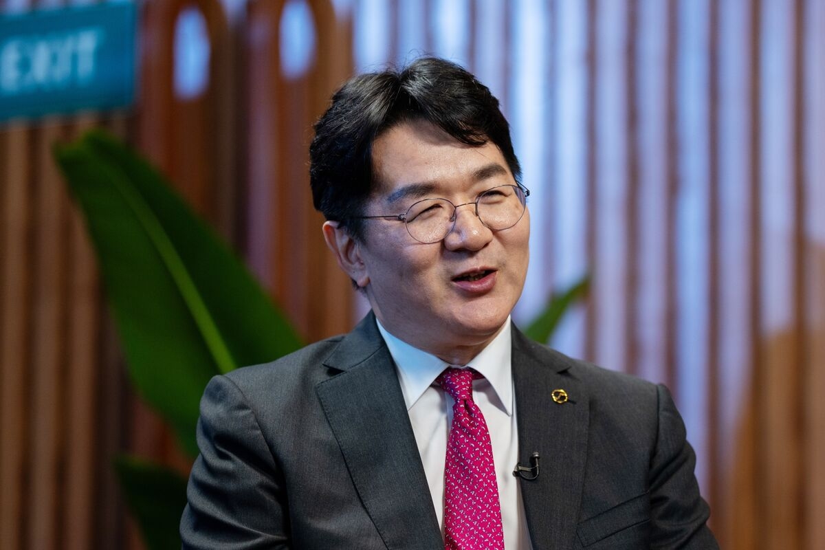 Korean Air Chairman Calls for Political Stability, Tariff Cuts