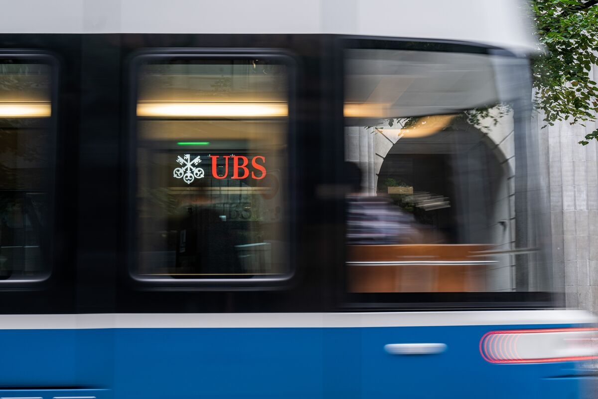 UBS Shareholder Offers $619 Million Stake via Goldman Sachs