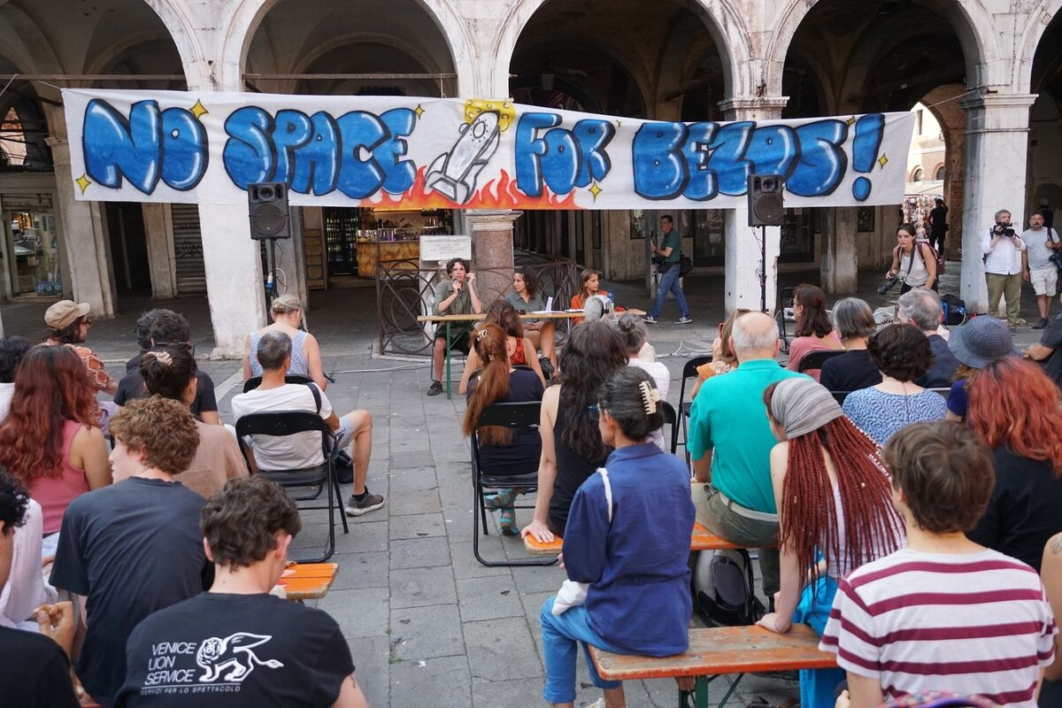 Bezos Venice Wedding Draws Anti-Tourism Protesters