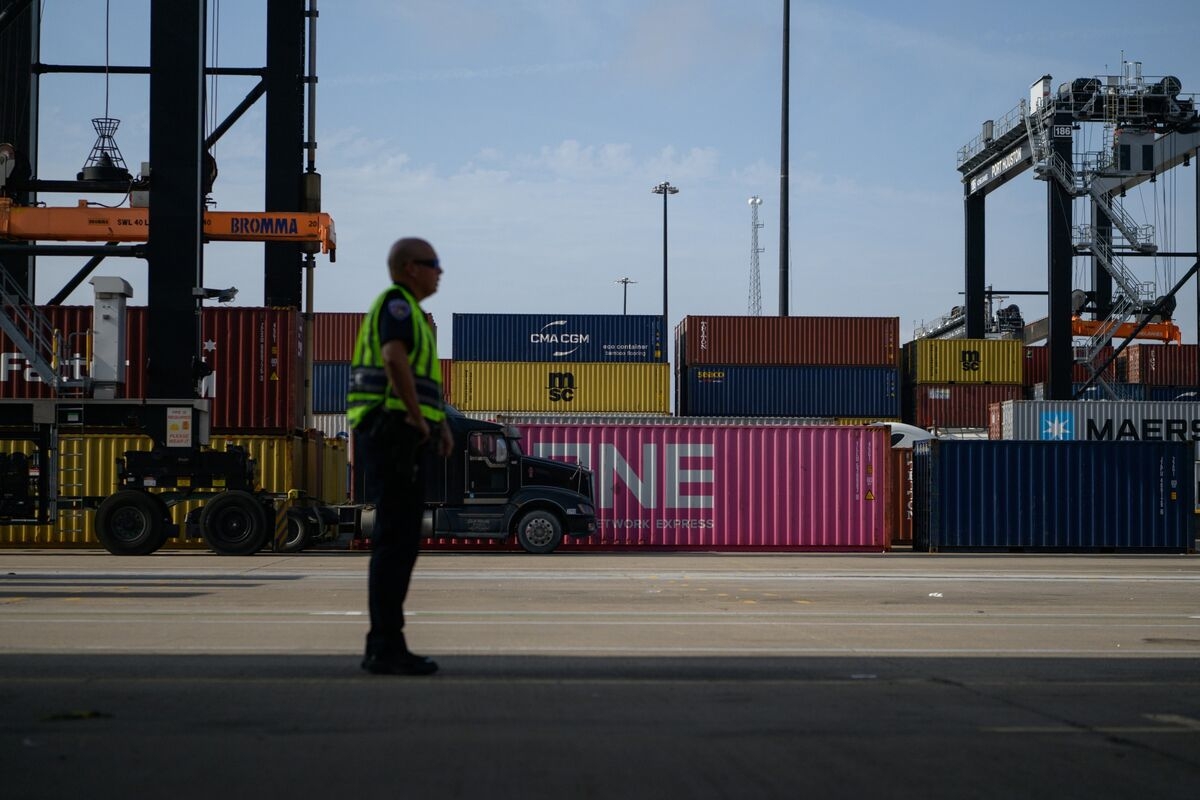 Trump's Tariffs Plunge US and Global Economy Into Slowdown