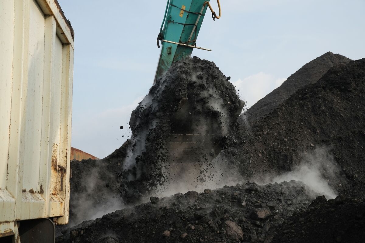 India Probing 40 Coal Importers for Over-Valuing Cargoes