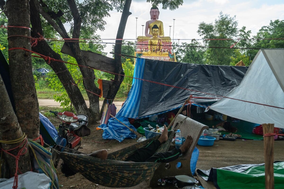 Cambodia, Thailand Begin Talks After Biggest Clashes in Decades