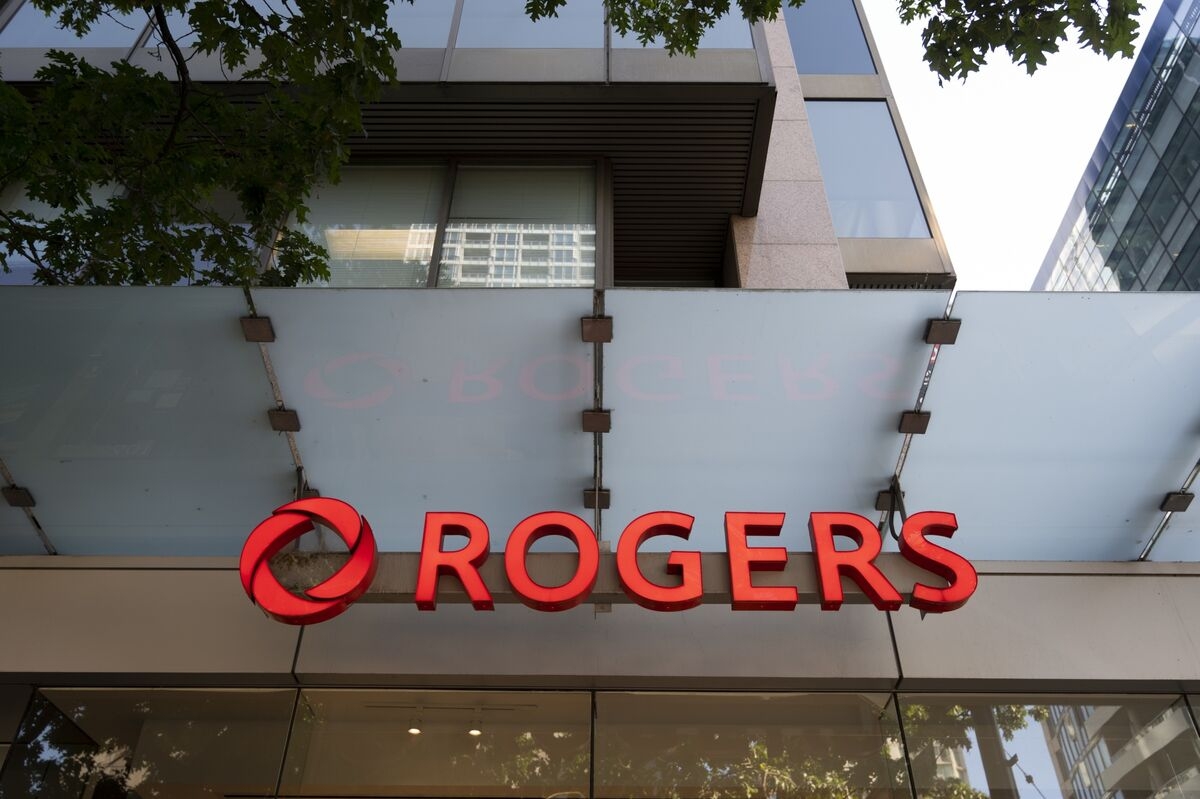 Rogers Falls to Lowest Since 2012 on Downgrade, Rich NHL TV Deal