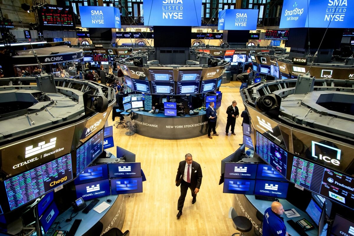 S&P 500 Needs Profit Boom or Fed Cuts to Justify Lofty Levels